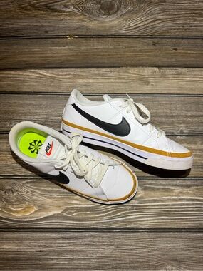 Nike Women’s Court Legacy Sneakers Size 9